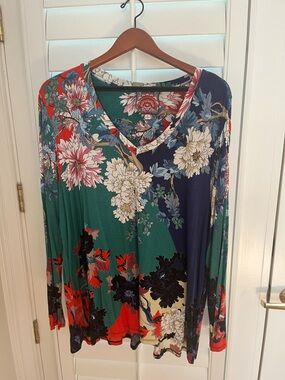 Johnny Was Multicolor Floral V-Neck Long Sleeve Top